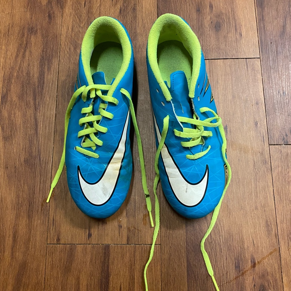 Nike Hypervenom Phelon Ii Fg Women's Soccer Cleats Size 8 Womens Runs small